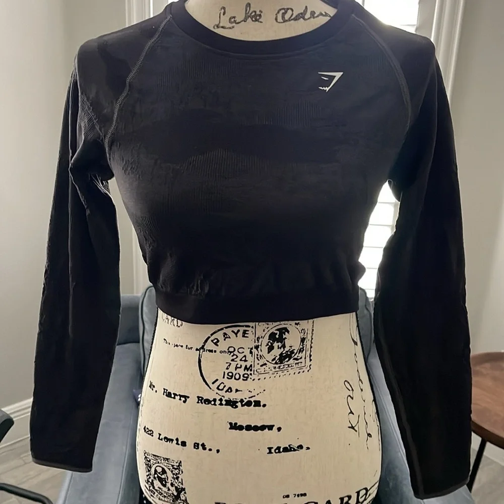 Gymshark Lace Up Back Long Sleeve Crop Top, Black Camo - Medium - Picture 2 of 6